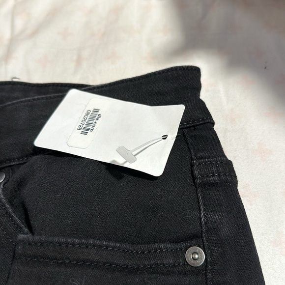 Distressed stretchy Jean shorts - Picture 2 of 4